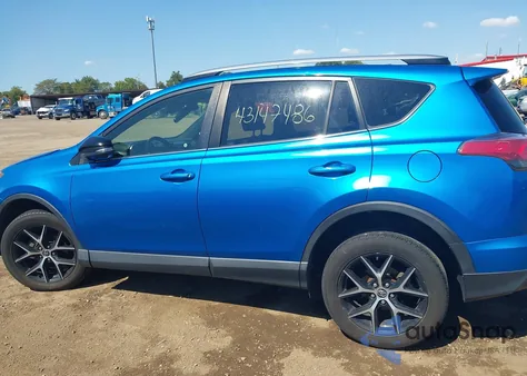 2018 Toyota Rav4 Se из США, поврежденный, VIN JTMJFREV5JJ250177